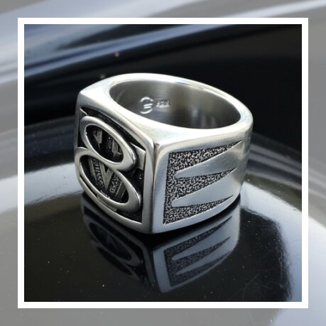 Handgefertigter v8-Ring für Hot-Rod Liebhaber