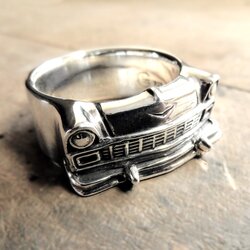 Ring mit der Front des Chevrolet Bel Air 1956 – handgefertigter Retro-Schmuck im Stil der 50er Jahre