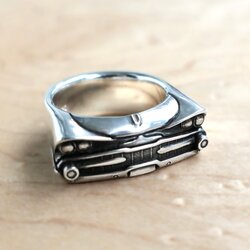 Ring aus 925er Sterling Silber, inspiriert von der extravaganten Front eines 1959er Dodge Coronet