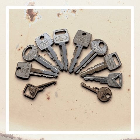 Upcycling-Ring aus einem originalen Vintage-Autoschlüssel, Messing mit Patina