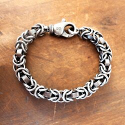 Handgefertigtes massives Silberarmband mit oxitierter Oberflache. Vintage Biker-Look mit dunkler Patina und Karabinerverschluss.