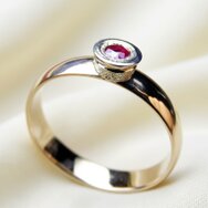 Goldring mit Rubin 14k Damenring 585 Gelbgold Zargenfassung rot handgefertigt Verlobungsring