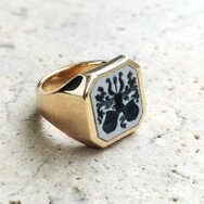 Wappenring Gelbgold 750 Siegelring mit Familienwappen Gravur Heraldik Lagenstein blau weiß 18 Karat massiv Handarbeit